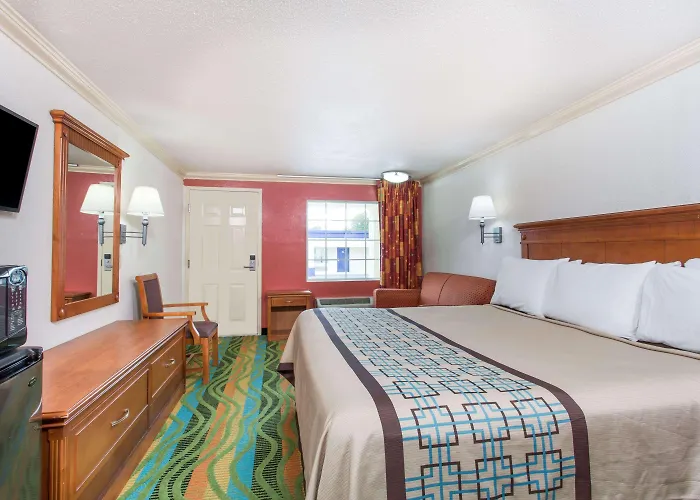 Days Inn By Wyndham Virginia Beach Town Center
